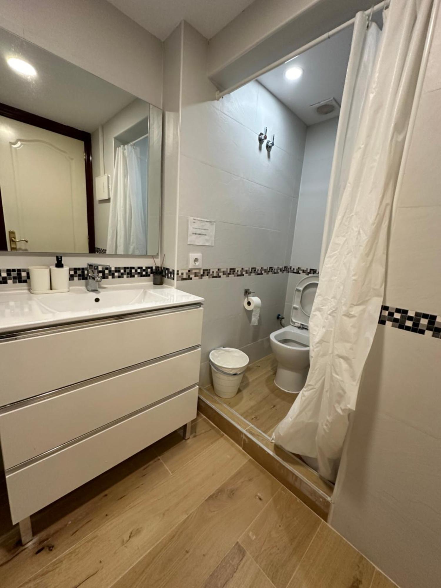 Fudodo舒适3 Beds L'Hospitalet de Llobregat Exterior foto